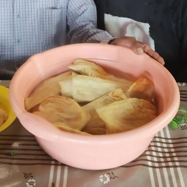 Tamales con hojas de mazorca